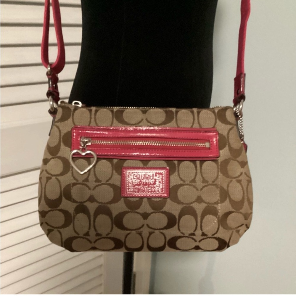 Coach Poppy Vintage Y2K Crossbody with heart pull zipper stamped! Excellent Con.